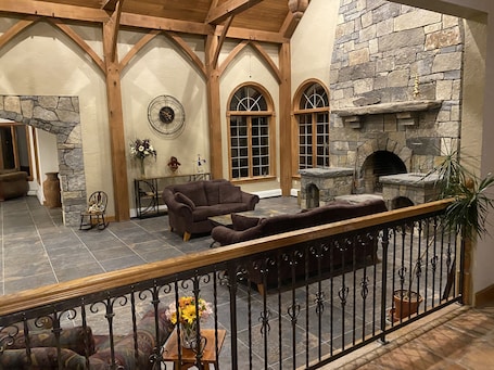 Living area. Chestnuthill Countryside Manor