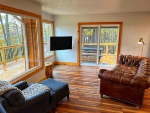 Smart TV, fireplace, DVD player