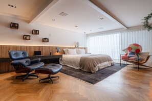 1 soverom, safe på rommet, strykejern/-brett og wi-fi (inkludert)