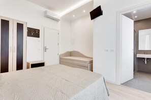 Firemannsrom – standard | Safe på rommet, skrivebord og skrivebord for bærbar PC