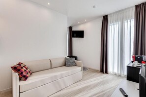 In-room safe, desk, laptop workspace, blackout curtains - Hotel Anversa Rimini (Rimini)