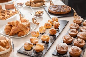 Frokostbuffé hver dag (EUR 6 per person)