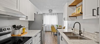 Stylish 2-Bed Apt Fort McMurray Fast WiFi Newly Reno