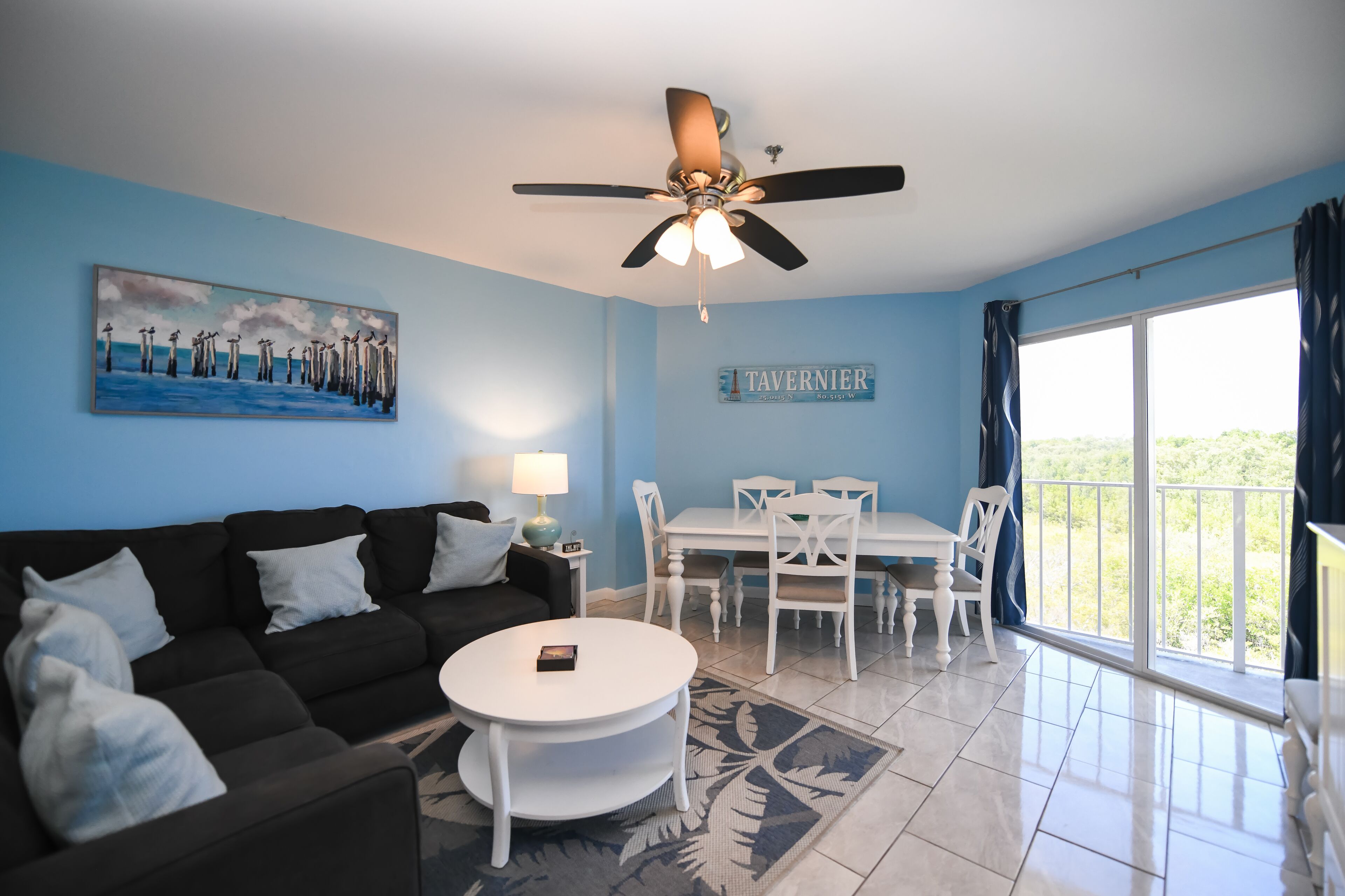 Ocean Front, Renovated. Marina, New Pool/Hot Tub and Private Beach. Top Floor!