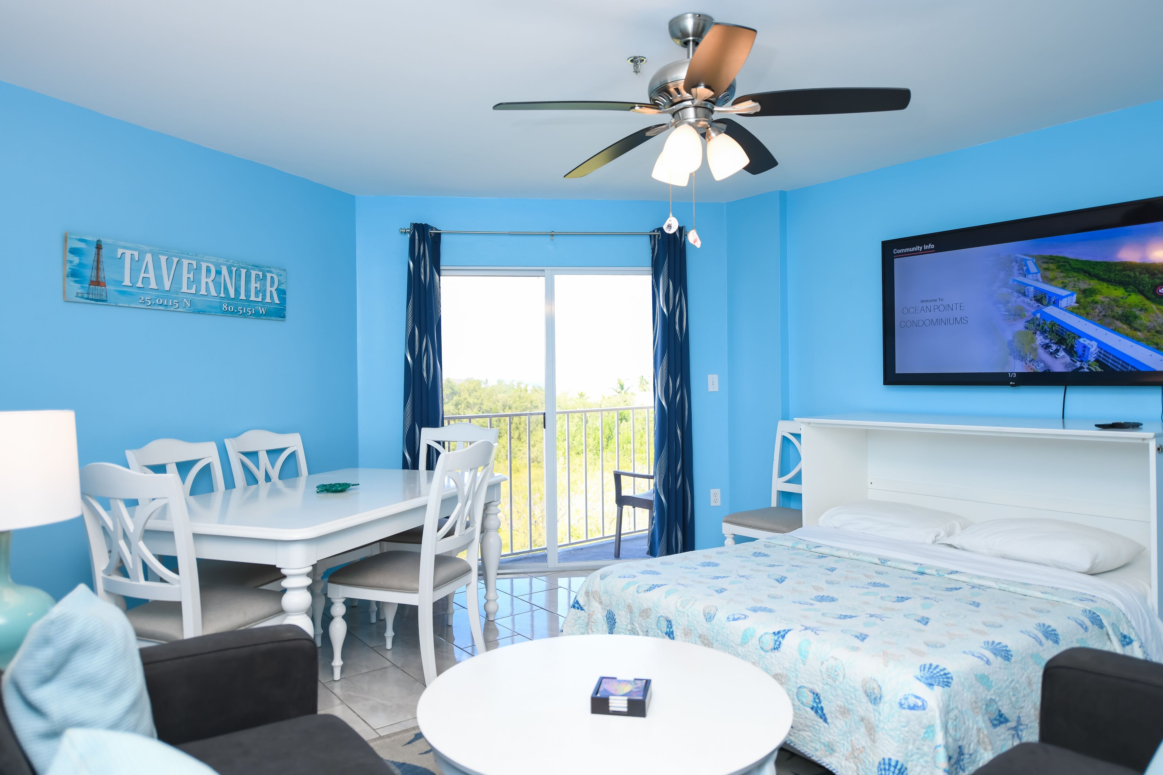 Ocean Front, Renovated. Marina, New Pool/Hot Tub and Private Beach. Top Floor!