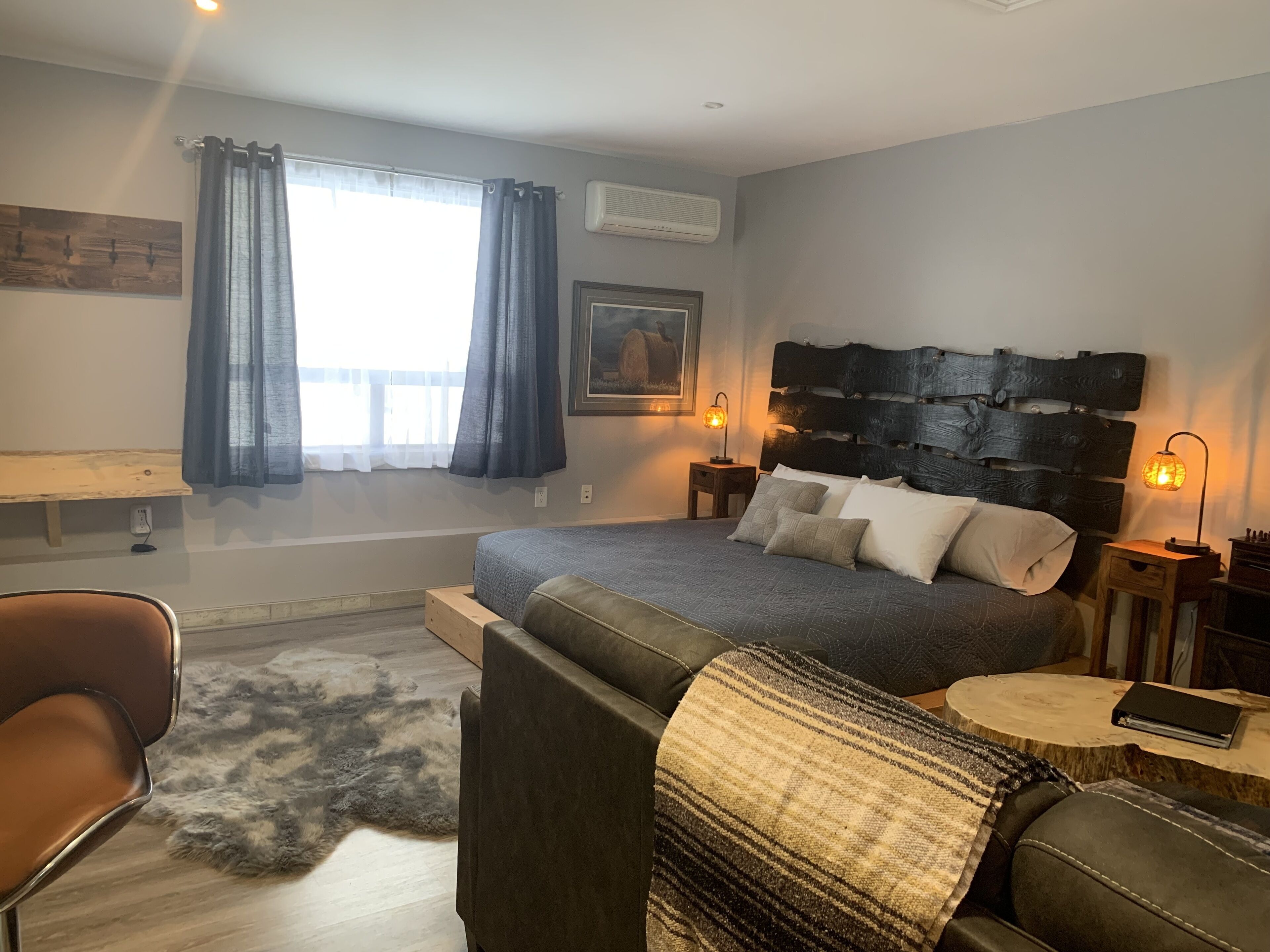 Luxury Guest House With Private Hot Tub and Trails