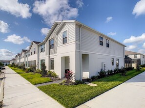 Exterior - Lovely House 5Beds-4Bath-Private Pool-Club Free (KISSIMMEE)