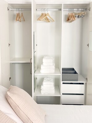 1 soverom, skrivebord, strykejern/-brett og wi-fi