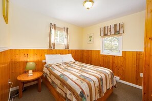2 bedrooms, iron/ironing board, free WiFi, bed sheets - Relax in 2Bedroom Cottage (Brackley Beach)
