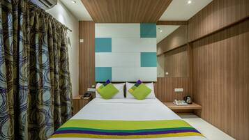 Standard Double Room | Desk, iron/ironing board