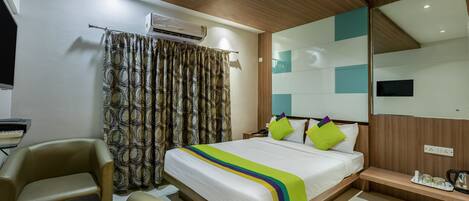 Standard dubbelrum | Skrivbord och strykjärn/strykbräda