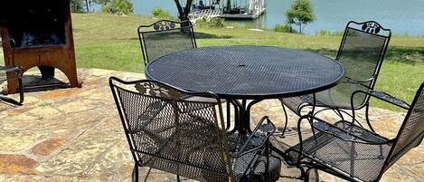 تناول الطعام بالخارج