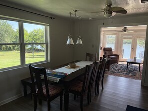 Dining - PK-Caddo Bay is a ski/surf/tubing, fishing , bird sanctuary! Starlink internet! (Caddo)