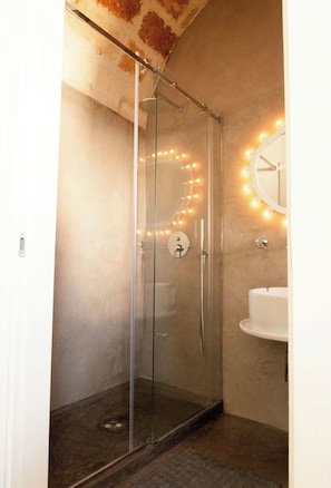 Dusche, kostenlose Toilettenartikel, Haartrockner, BademÀntel