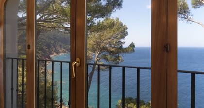 Chalet con Vistas Panorámicas en Primera Línea de mar