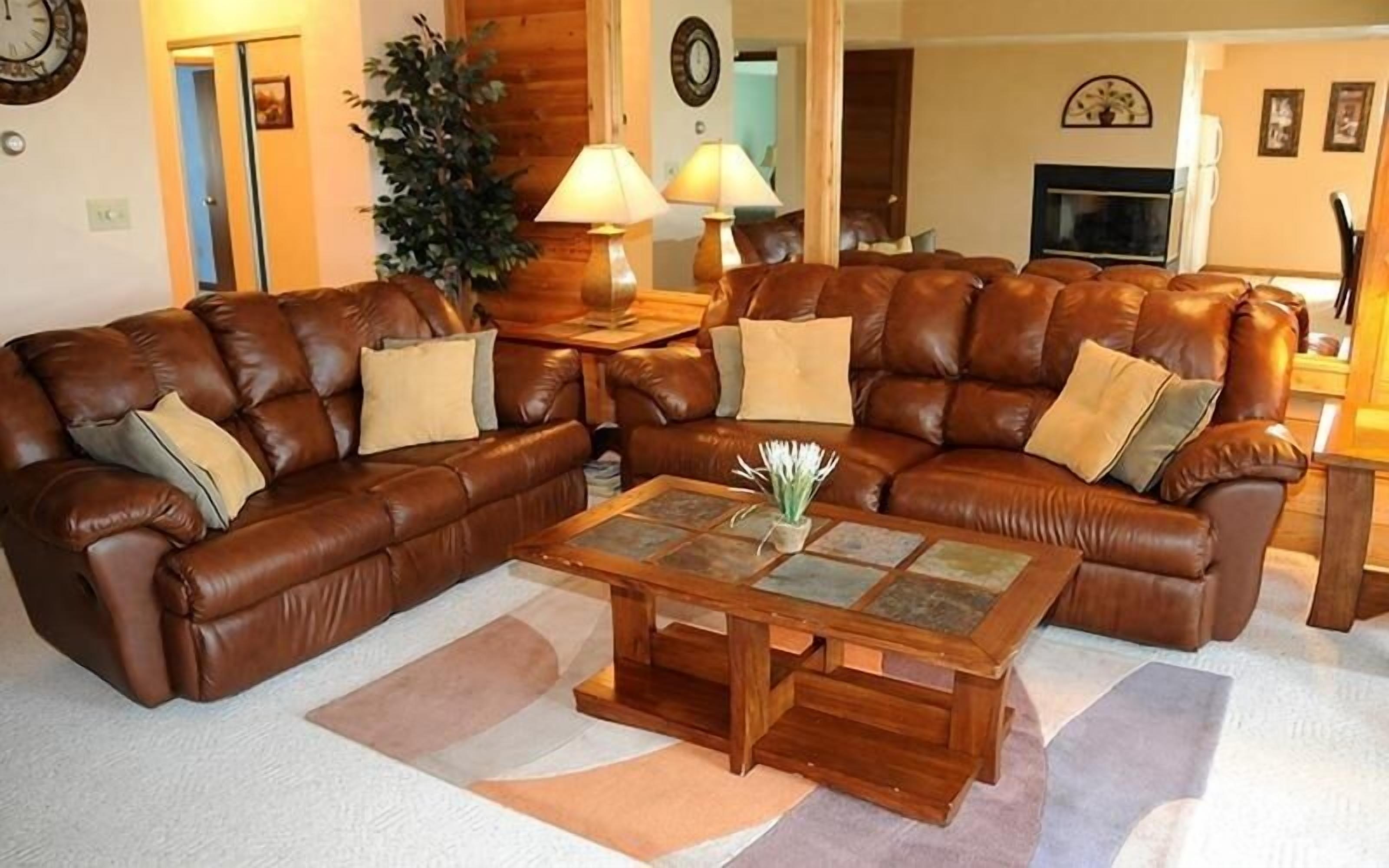 Seven Springs 3 Bedroom Standard Condo, Private Deck with Mountain Views by RedAwning