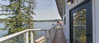 Lakefront  Home with Hot Tub, Dock, & Sauna