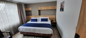 Standard-Doppelzimmer | Schreibtisch, kostenloses WLAN, Bettwäsche