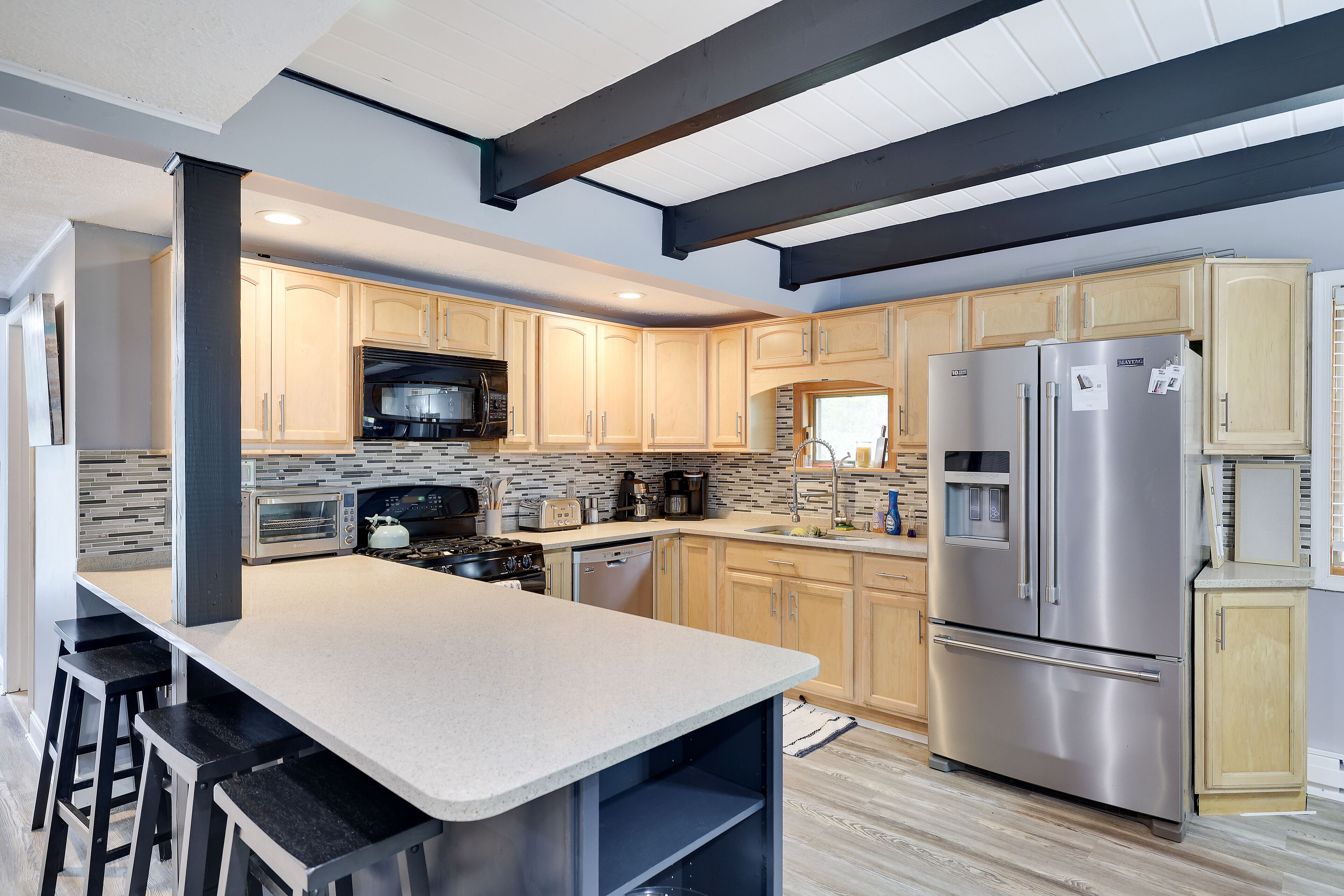 Tastefully Redone 5 Bedroom with Hot tub and Sauna