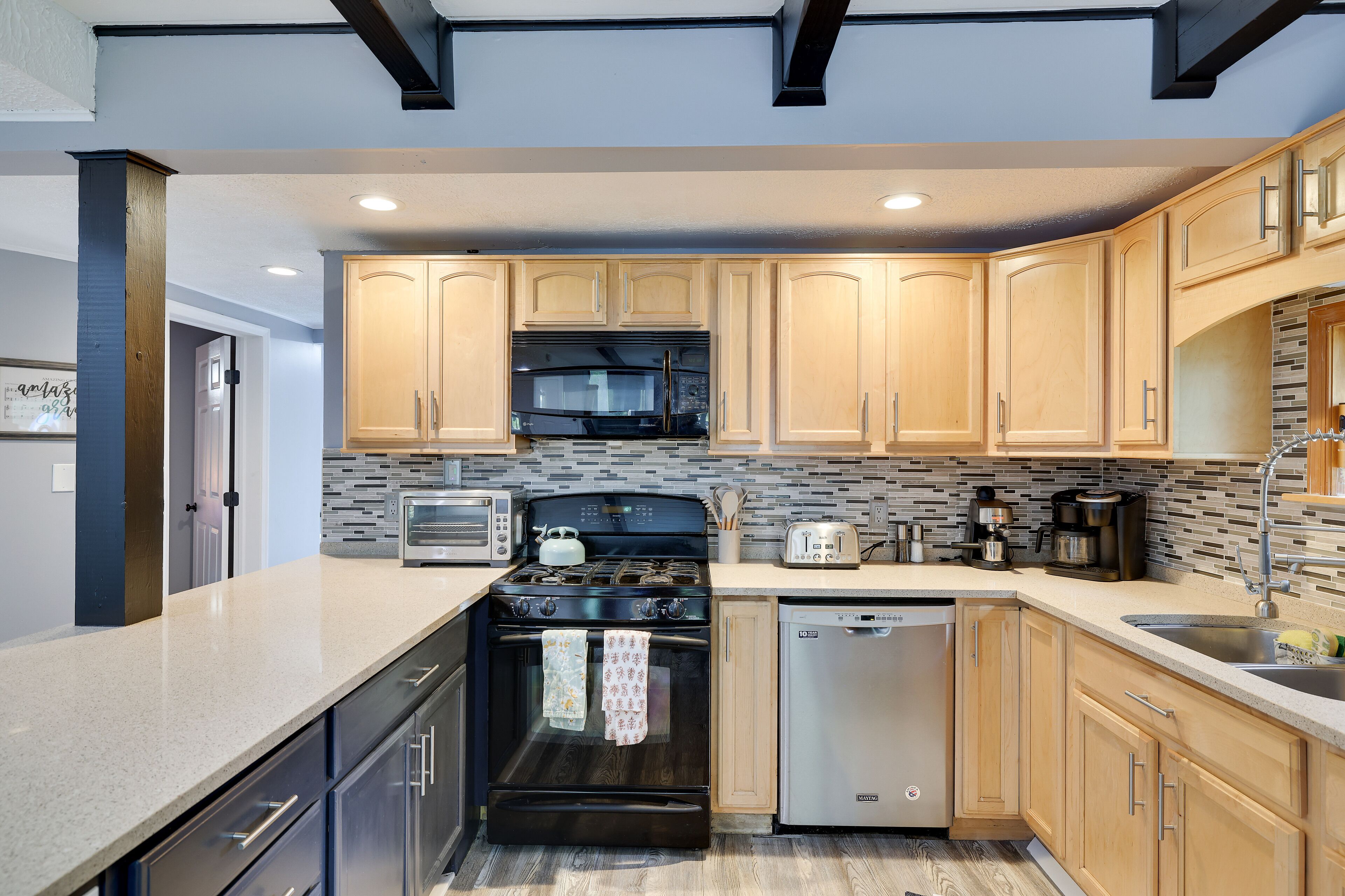 Tastefully Redone 5 Bedroom with Hot tub and Sauna