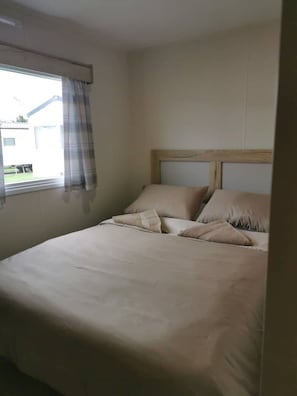 3 bedrooms, iron/ironing board, travel cot, bed sheets