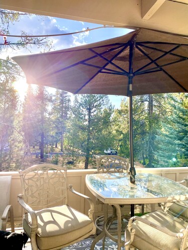 SHARC passes added! Updated family-friendly home. Hot tub, great layout!