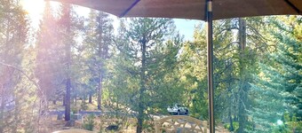 SHARC passes added! Updated family-friendly home. Hot tub, great layout!