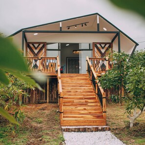 精品小屋 | 高档床上用品、羽绒被、记忆海绵床垫、迷你吧