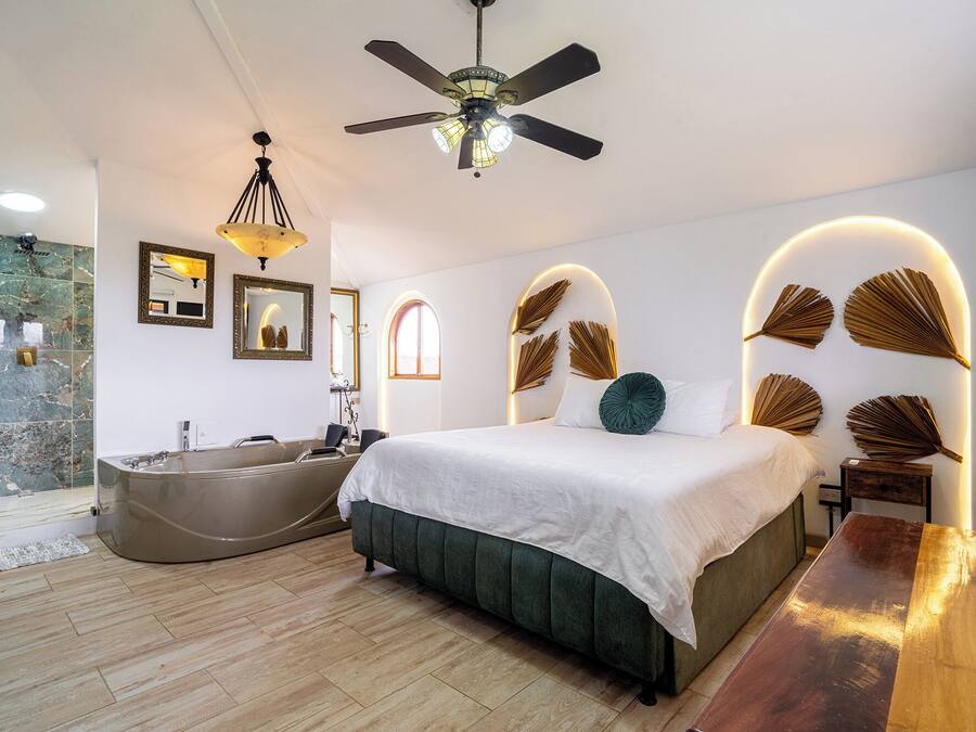 Deluxe Room | Premium bedding, down comforters, memory foam beds, minibar