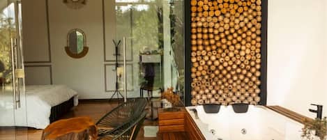 Luxury Cabin | Private spa tub