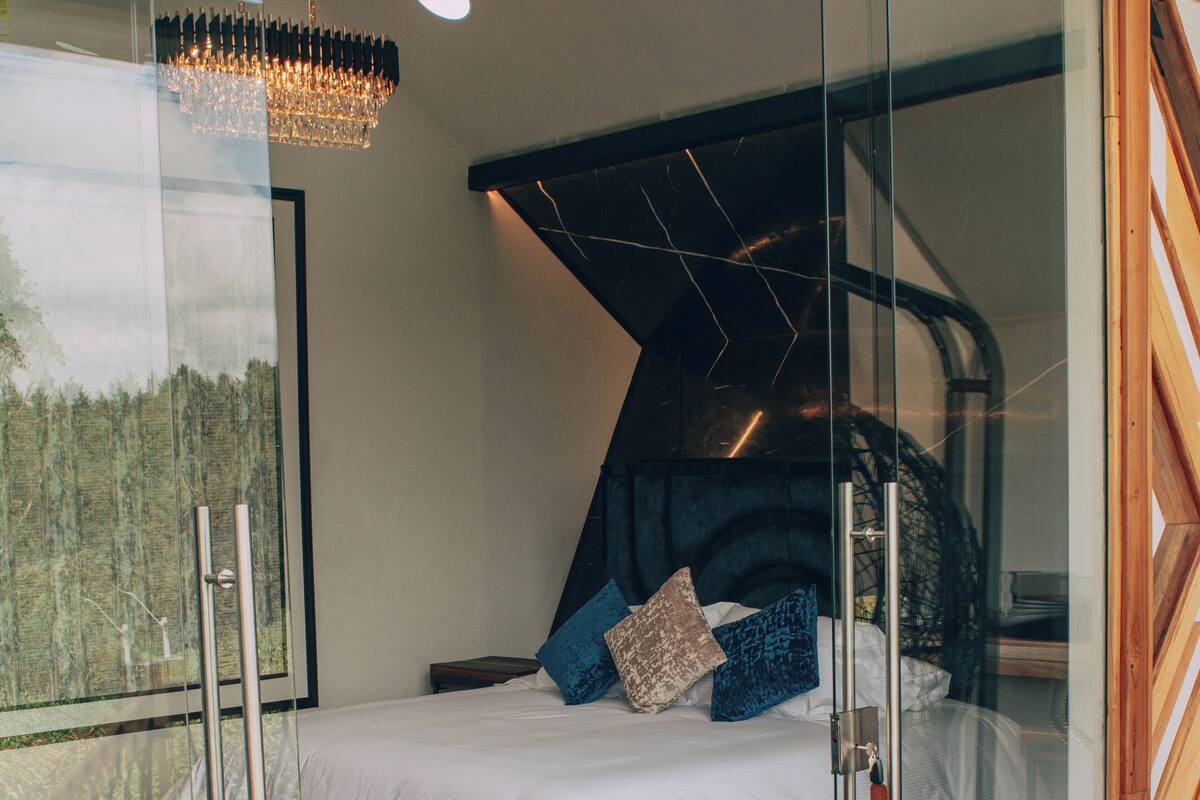 精緻小屋 | 高級寢具、羽絨被、舒適加層、迷你吧