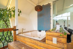 Premium Cabin | Private spa tub