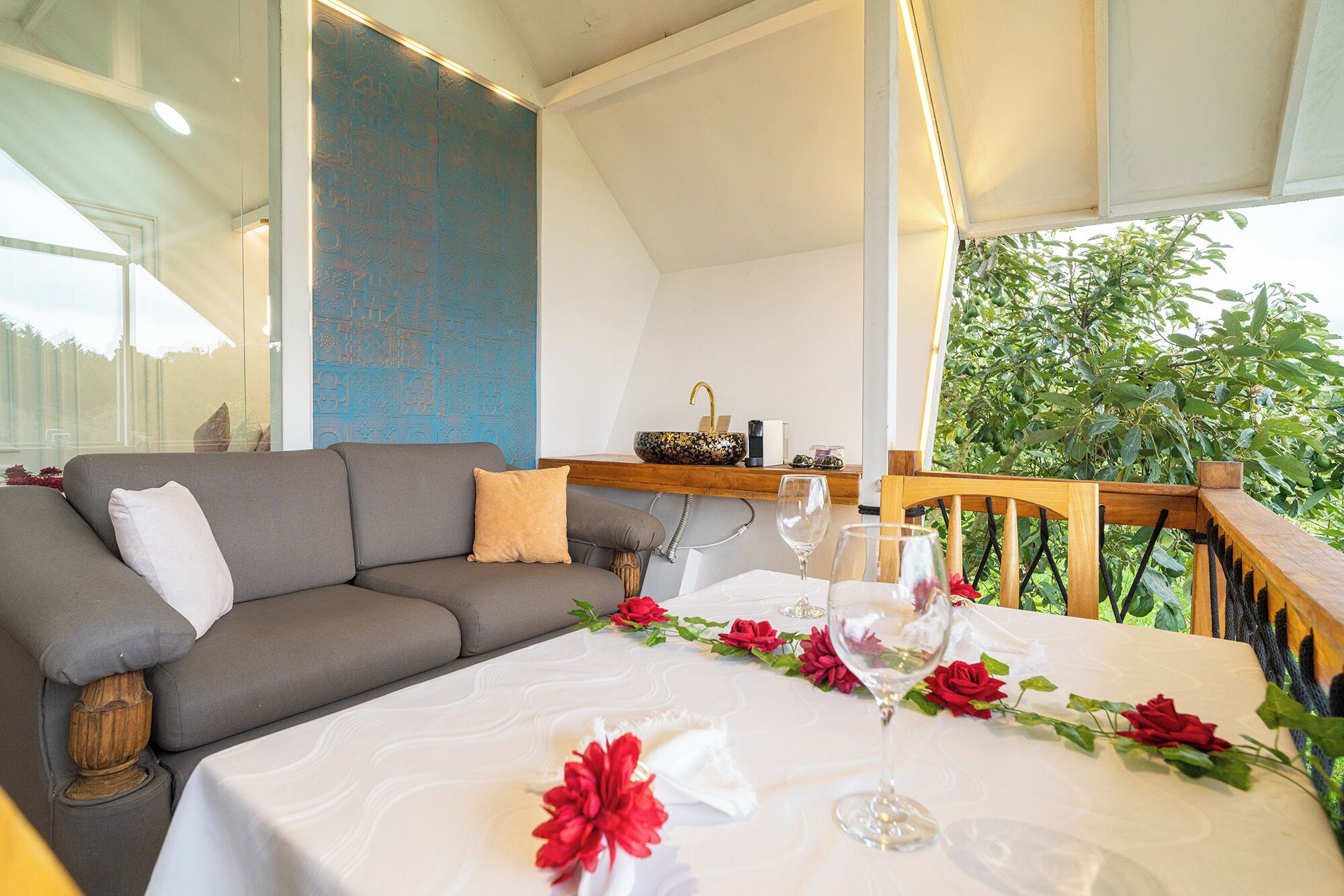 Cabaña Premium | Área de sala de estar | Televisión de pantalla plana, Netflix y servicios de streaming 