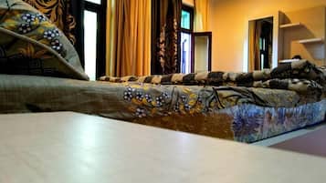 Deluxe Double Room | Iron/ironing board, free WiFi, bed sheets