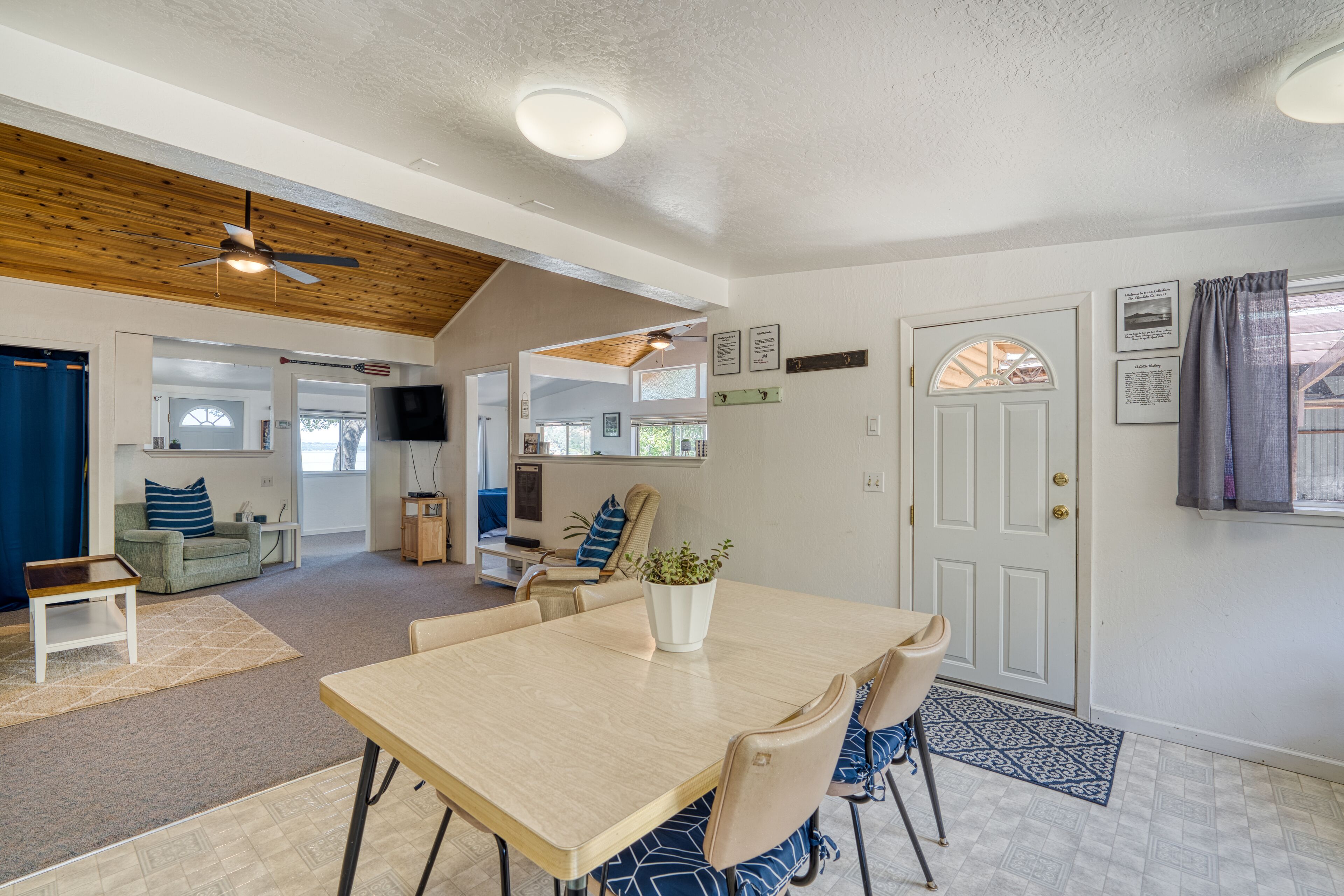 Lakefront Cabin On Silverado Beach - Clearlake, CA