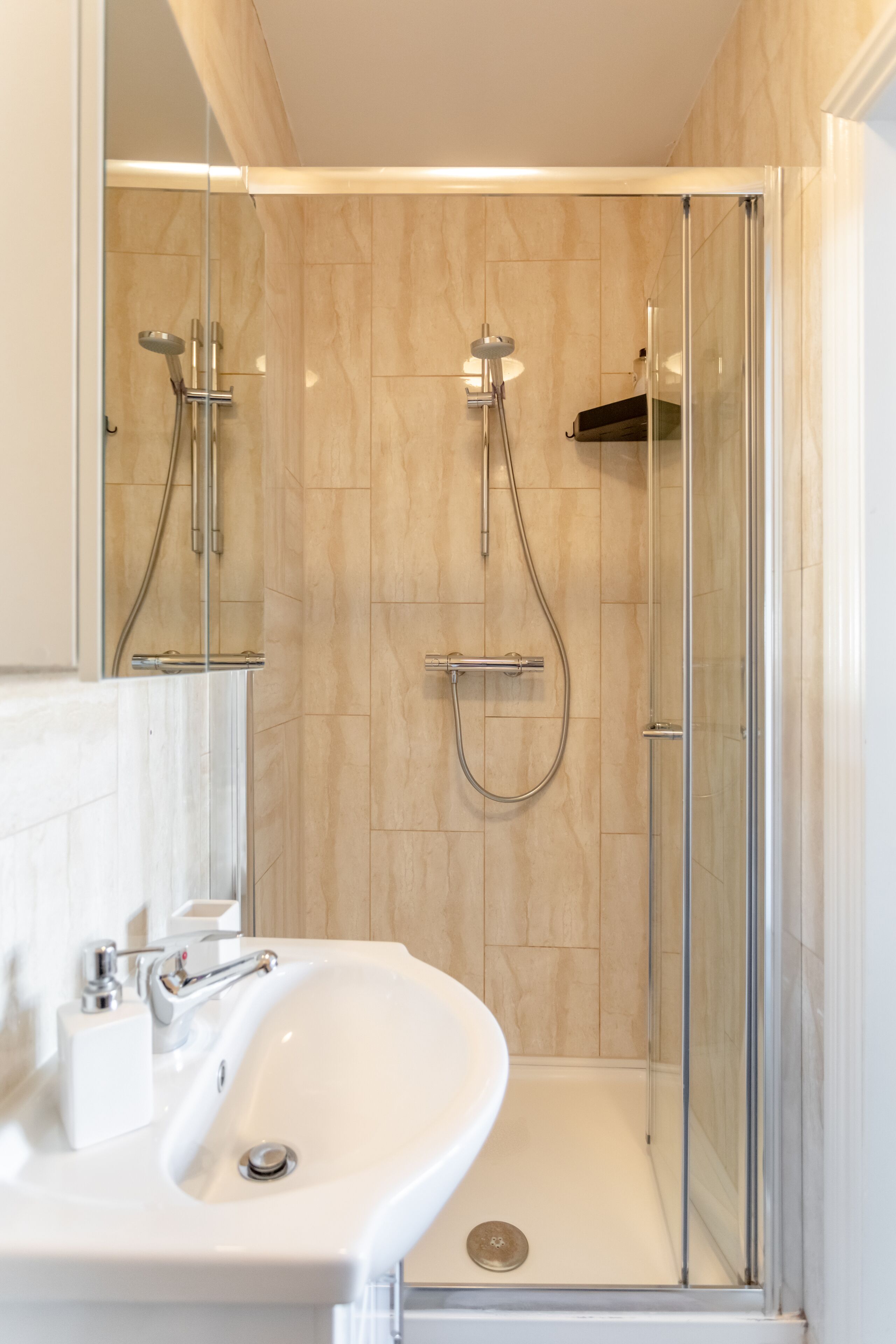 Habitación Deluxe doble, 1 cama doble, baño privado | Baño | Secador de pelo, toallas, jabón y champú