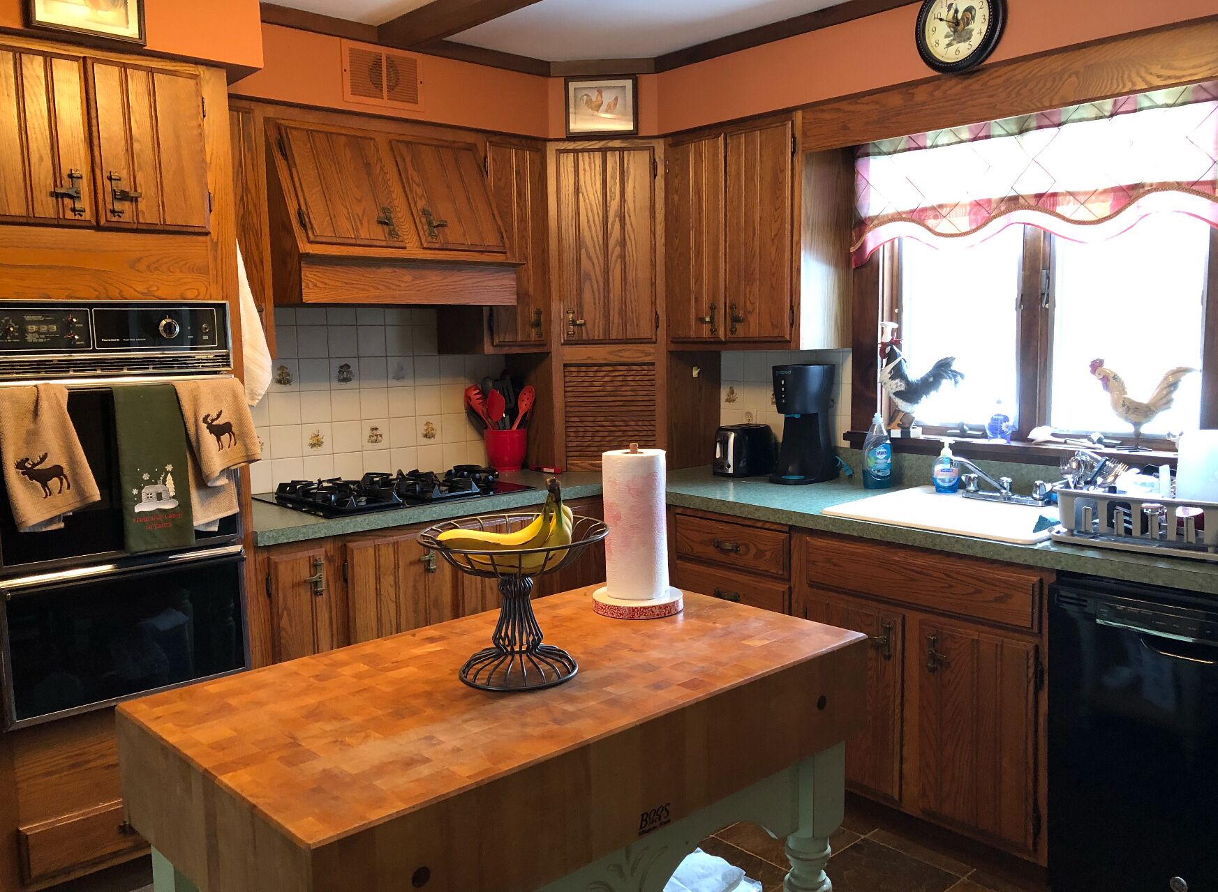 Adirondack 4 bedroom Spacious Cabin, beautiful stone fireplace