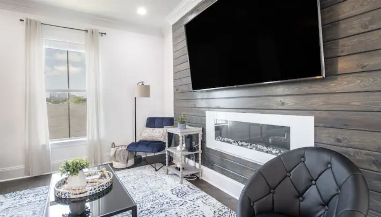Vibrant Nola Modern Loft | 3bd/2ba