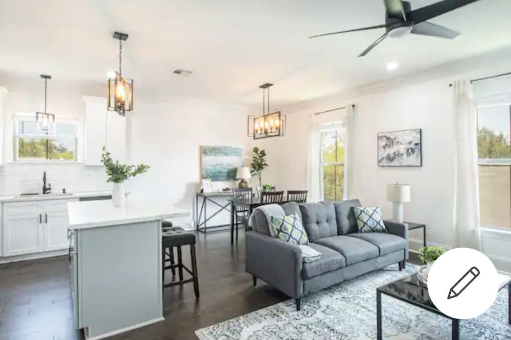 Vibrant Nola Modern Loft | 3bd/2ba