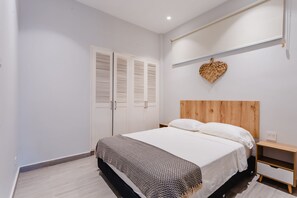 Apartament Deluxe | 2 dormitoris, roba de llit hipoal·lergògena i escriptori 