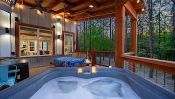 Bain à remous extérieur