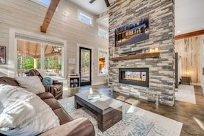 Smart TV, fireplace, stereo