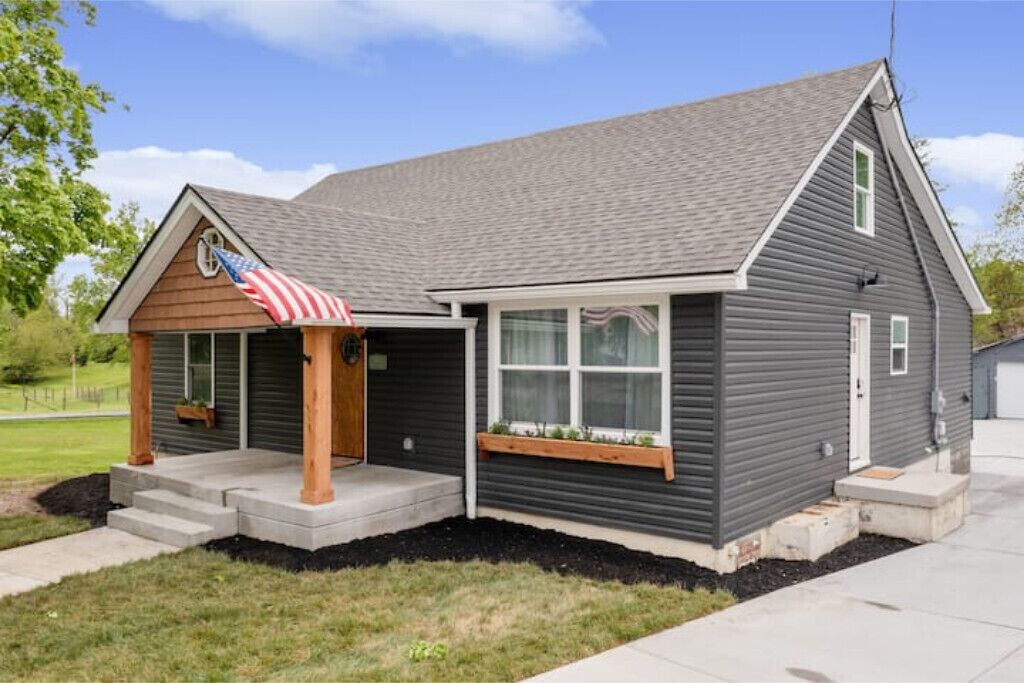 The Dark Horse Inn -Churchill Downs, Bourbon Trail, Pet friendly