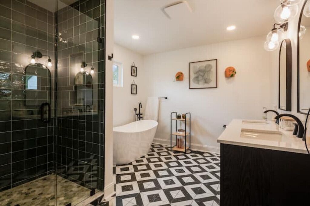 The Dark Horse Inn -Churchill Downs, Bourbon Trail, Pet friendly