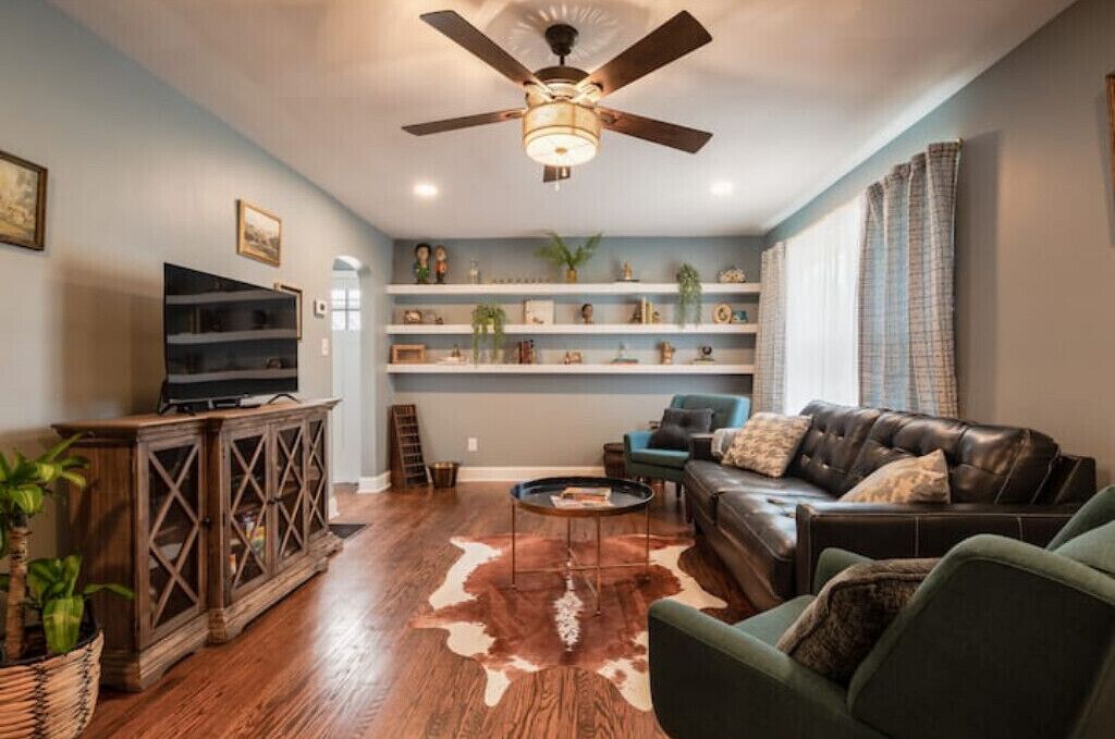 The Dark Horse Inn -Churchill Downs, Bourbon Trail, Pet friendly