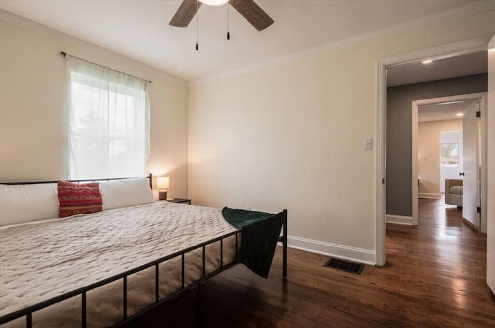 The Dark Horse Inn Churchill Downs, Bourbon Trail, Pet friendly