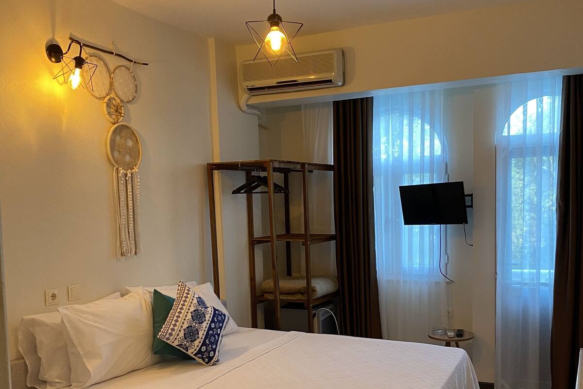 Habitación triple estándar | 1 habitación, escritorio, cuna de viaje y wifi gratis