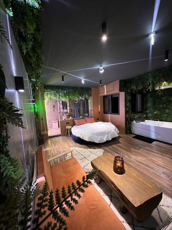 1 bedroom, in-room safe, internet, bed sheets