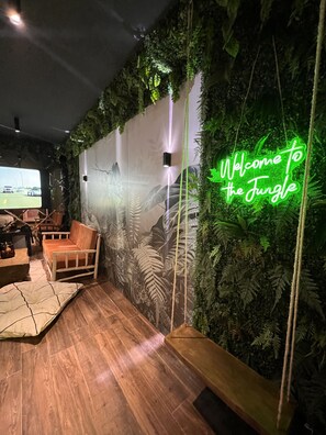 المنشأة من الداخل