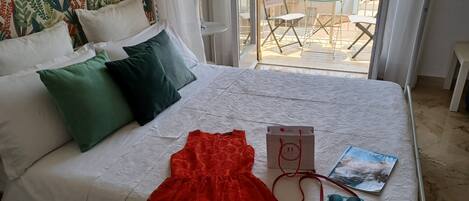 2 habitaciones, ropa de cama hipoalergénica y escritorio